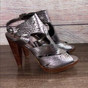 EUC Silver Snakeskin Women's Heels Sergio Zelcer Size 10